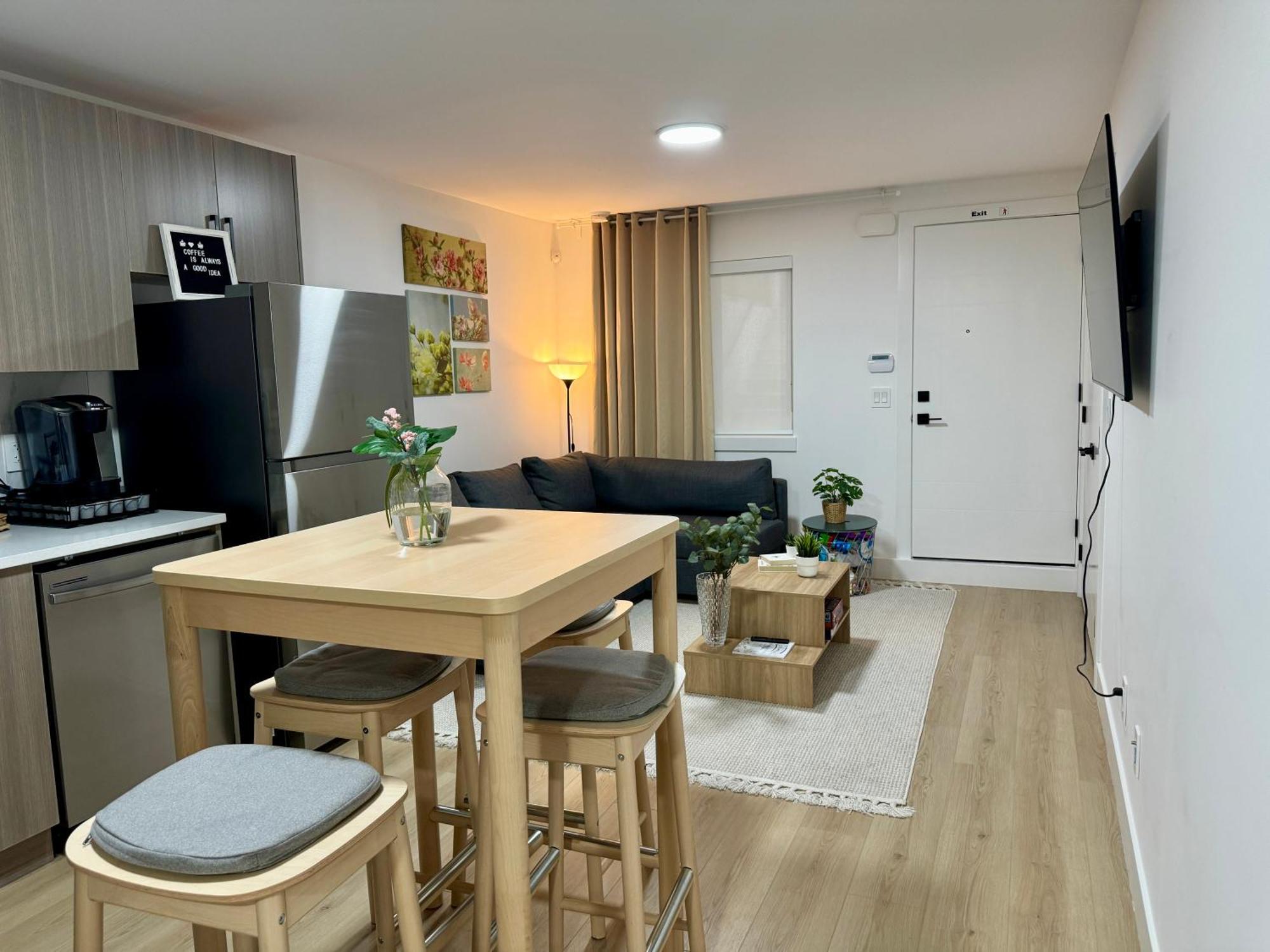 The Sunset Haven- Cozy 2Br Basement Suite Near White Rock เซอร์รีย์ ภายนอก รูปภาพ
