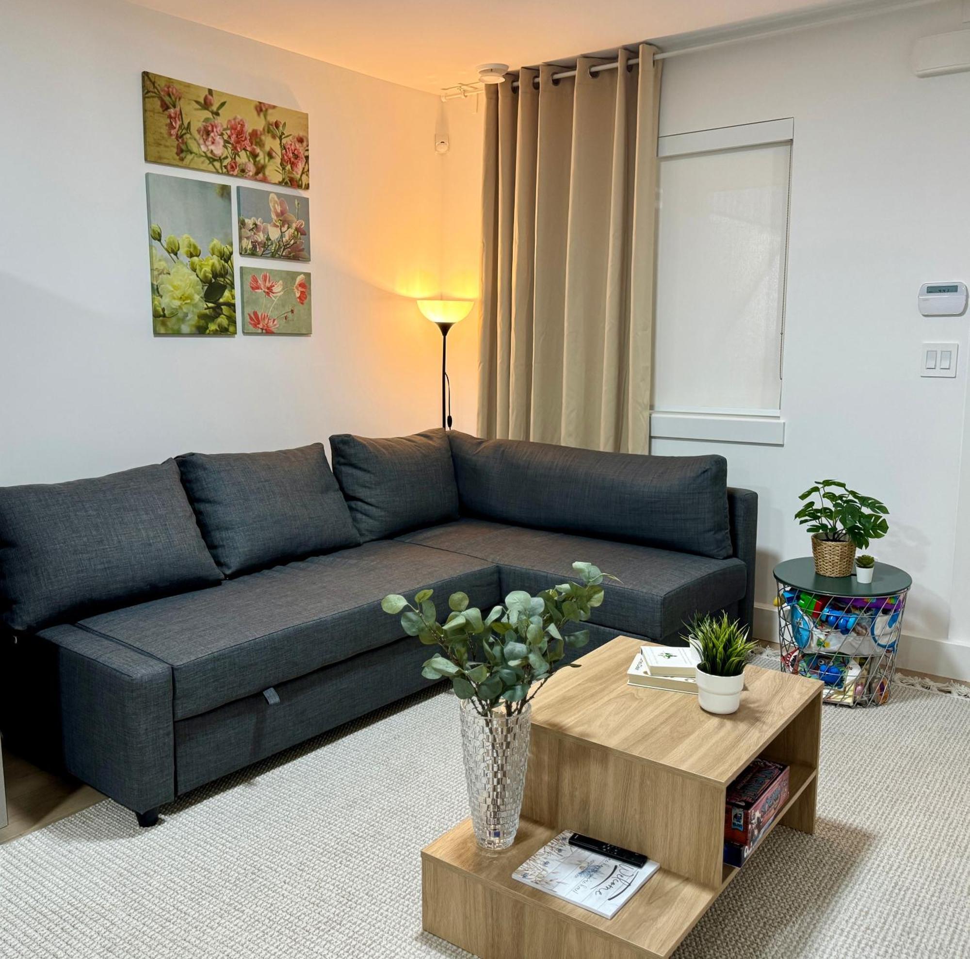 The Sunset Haven- Cozy 2Br Basement Suite Near White Rock เซอร์รีย์ ภายนอก รูปภาพ