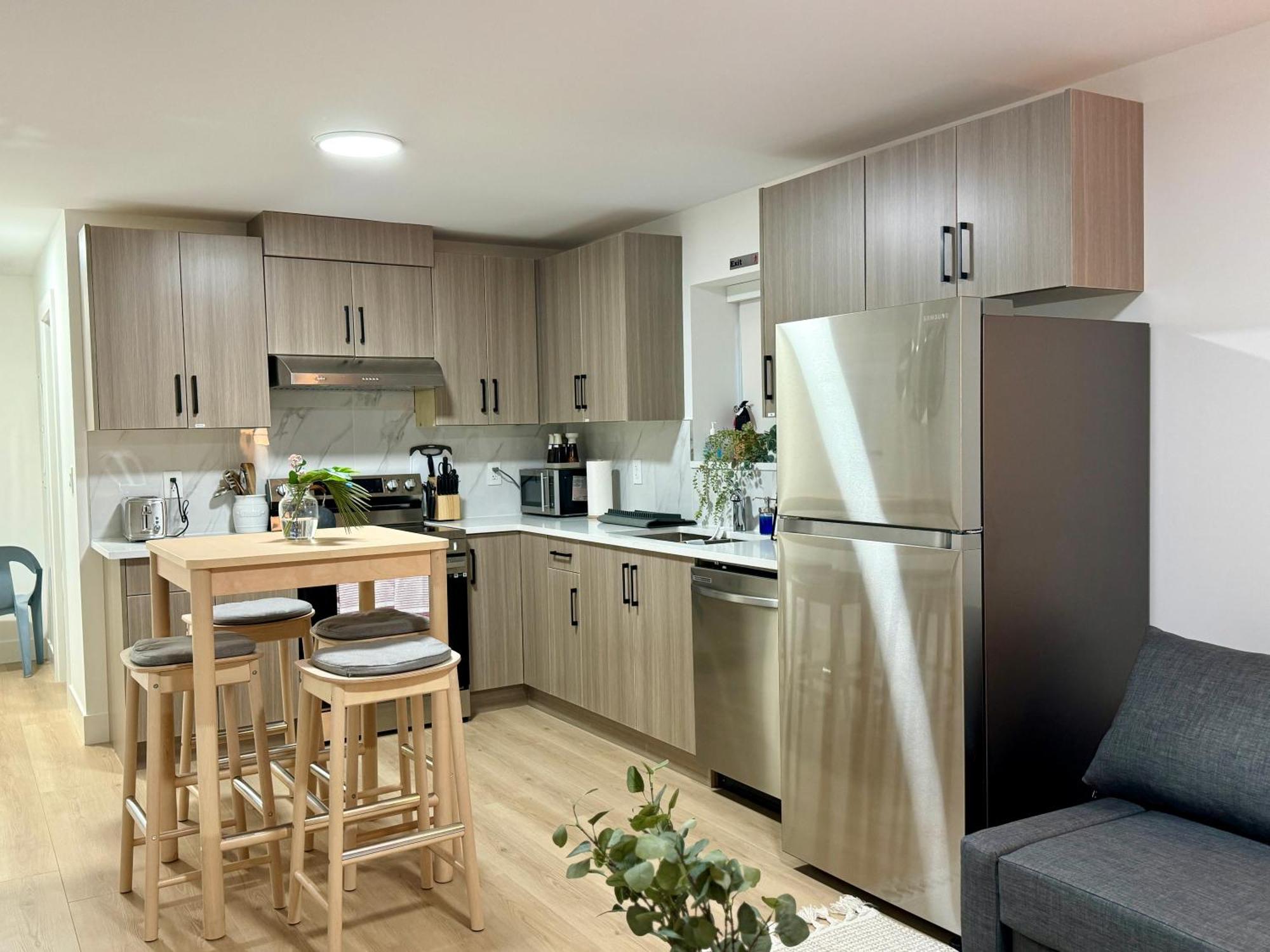 The Sunset Haven- Cozy 2Br Basement Suite Near White Rock เซอร์รีย์ ภายนอก รูปภาพ