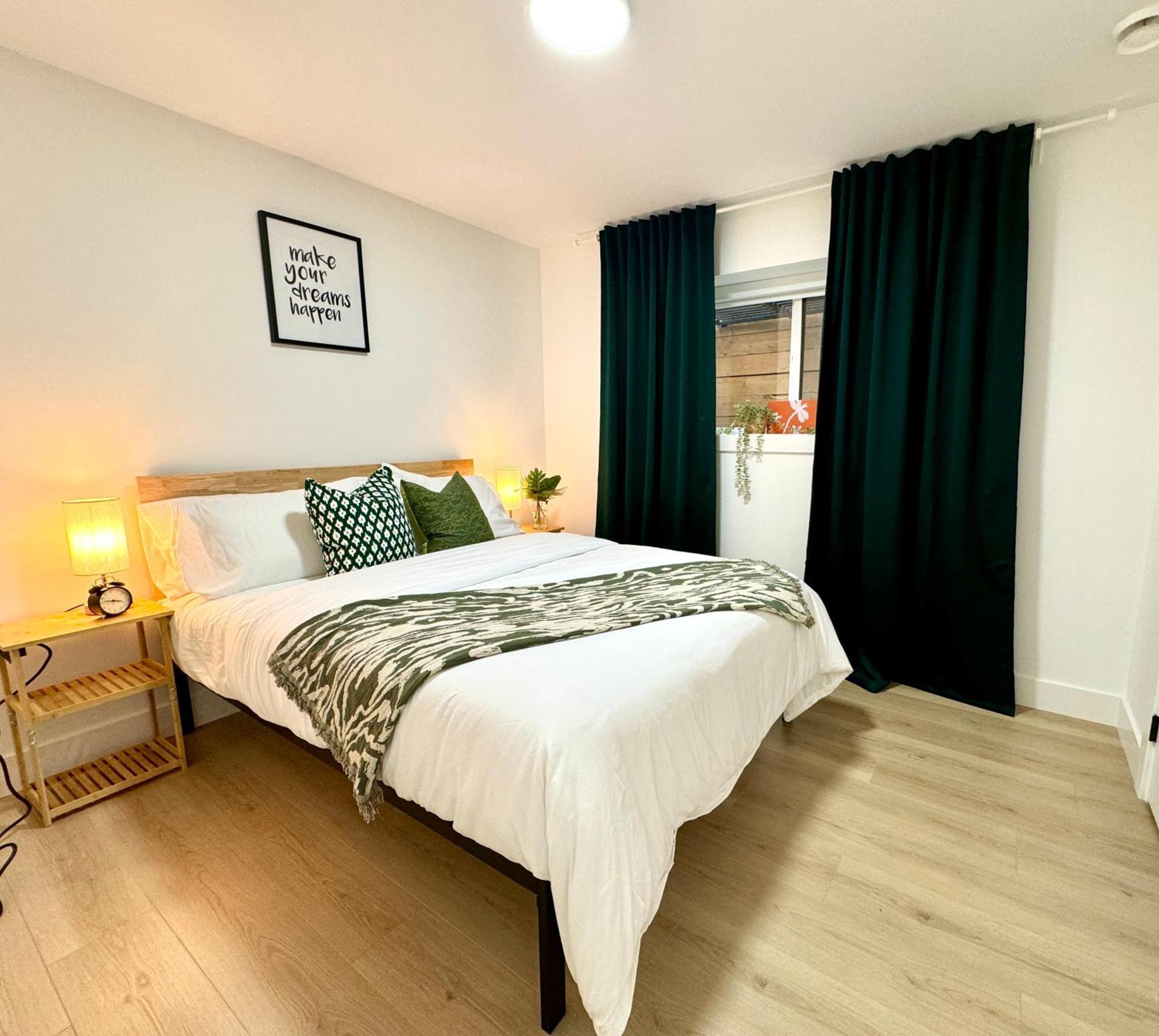 The Sunset Haven- Cozy 2Br Basement Suite Near White Rock เซอร์รีย์ ภายนอก รูปภาพ